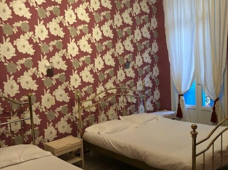 Номер Стандарт Трехместный, Hôtel Emilie