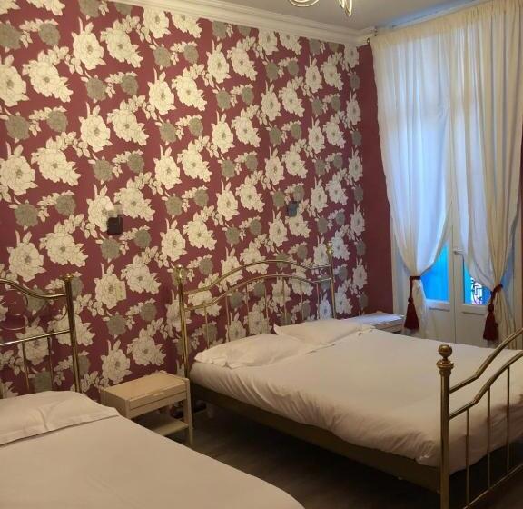 Номер Стандарт Трехместный, Hôtel Emilie