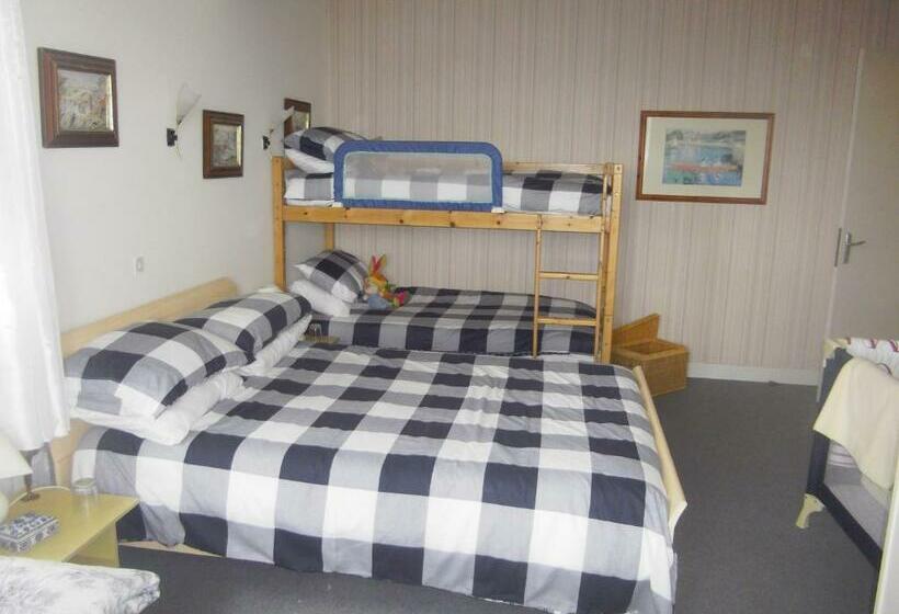 Семейный Номер, Lenard Charles Bed & Breakfast