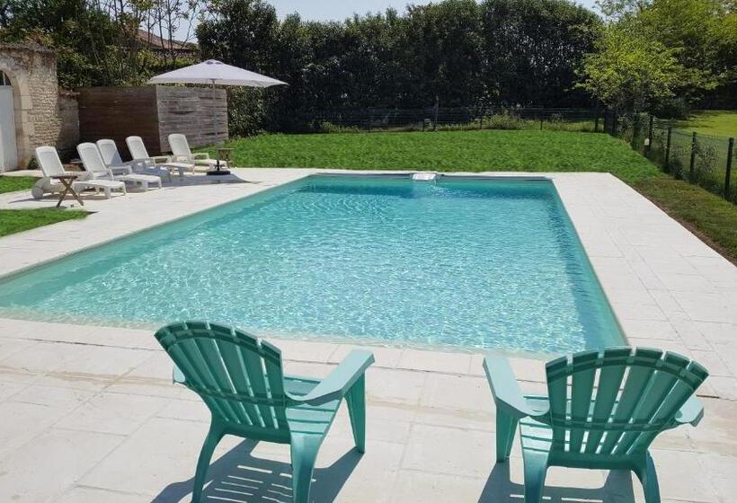 ‫فيلا غرفة نوم واحدة, La Roseraie