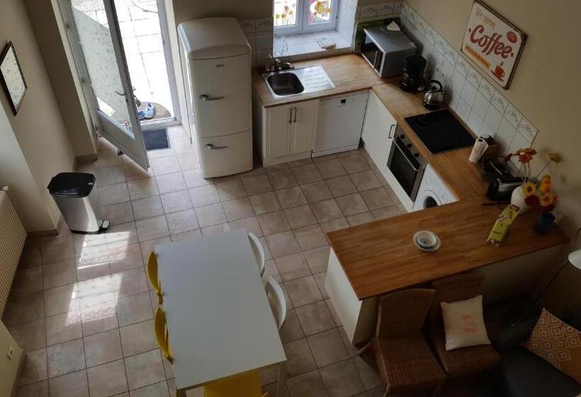 ‫فيلا غرفة نوم واحدة, La Roseraie