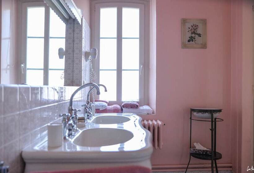 اتاق استاندارد, L'oustal