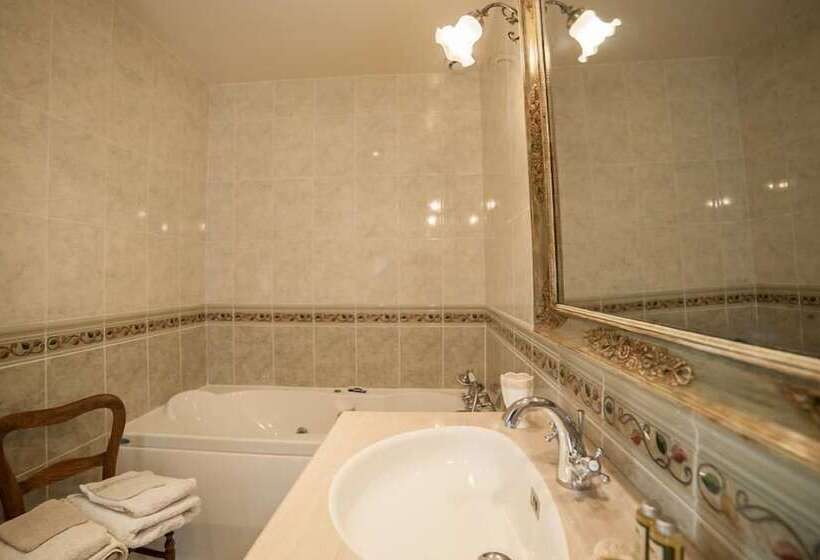 اتاق استاندارد, L'oustal