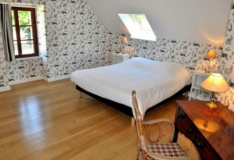 اتاق استاندارد سه نفره, Manoir De Kerangosquer