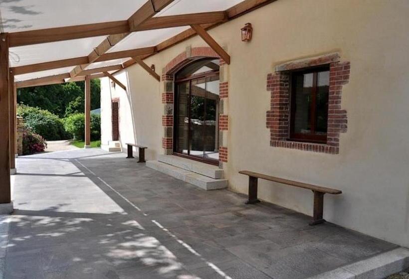 اتاق استاندارد سه نفره, Manoir De Kerangosquer