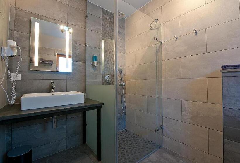 수피리어 룸, Aux Deux Clefs