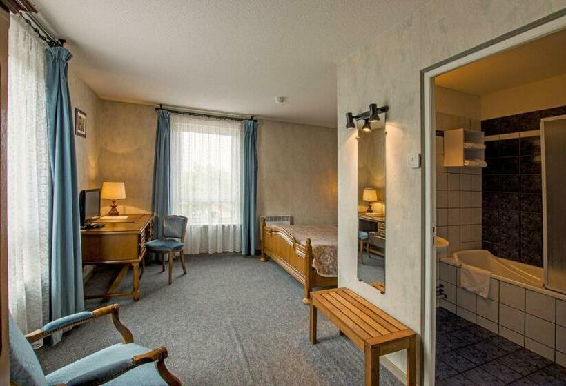Номер Стандарт, Logis Hôtel Restaurant Hostellerie De L étoile