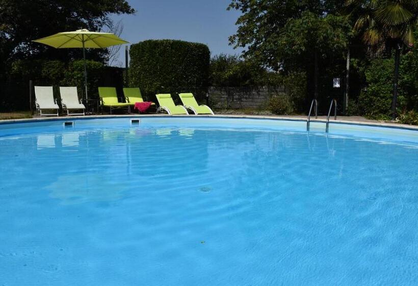غرفة سوبيريور سرير كينج, Chambres D Hôtes   Dîners   Piscine   Centre Ville Bergerac 5km   Domaine De Bellevue Cottage