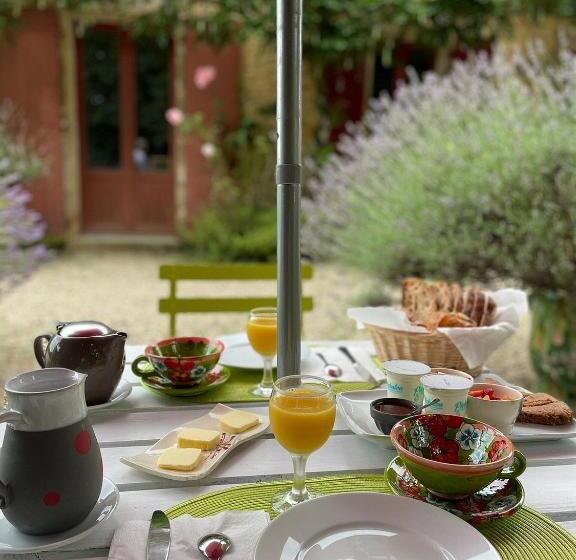 غرفة سوبيريور سرير كينج, Chambres D Hôtes   Dîners   Piscine   Centre Ville Bergerac 5km   Domaine De Bellevue Cottage