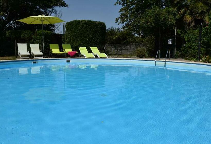 غرفة قياسية مطلّة علي الحديقة, Chambres D Hôtes   Dîners   Piscine   Centre Ville Bergerac 5km   Domaine De Bellevue Cottage