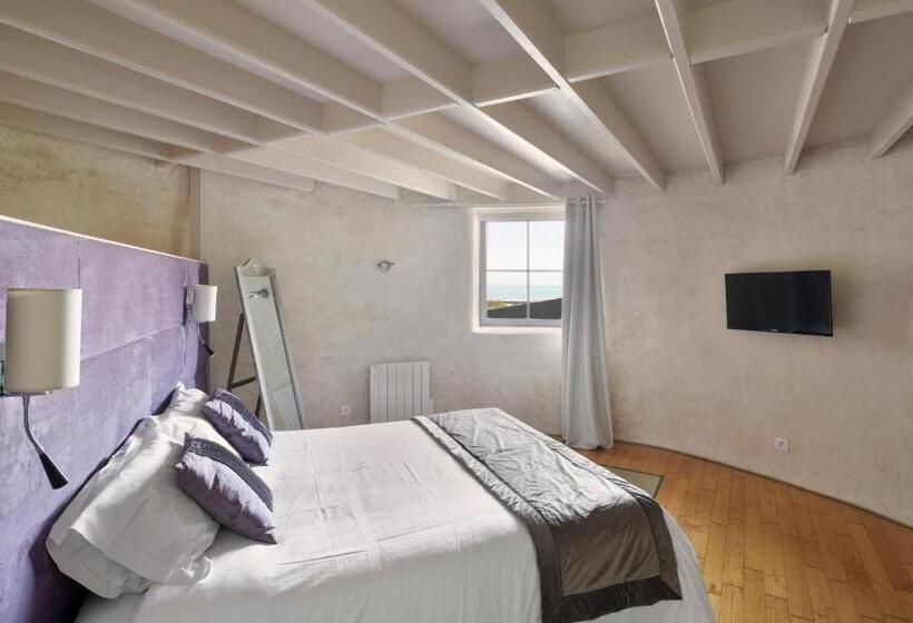 سوییت لوکس, La Metairie Du Vauhariot   Chambre Ou Lodge   Piscine Chauffée   Vue Mer Et Mont Saint Michel   Gr34