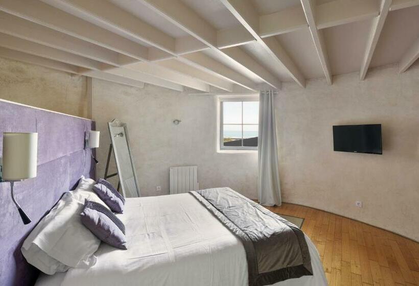 اتاق سه نفره دلوکس با چشم‌انداز دریا, La Metairie Du Vauhariot   Chambre Ou Lodge   Piscine Chauffée   Vue Mer Et Mont Saint Michel   Gr34