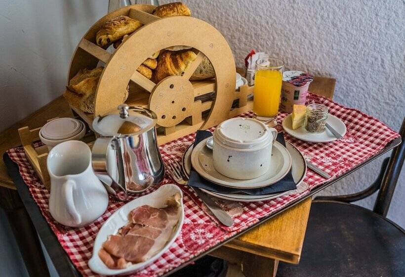 Четырехместный Номер Стандарт, Au Vieux Moulin