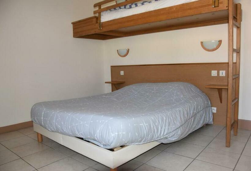 اتاق استاندارد سه نفره, Gai Relais