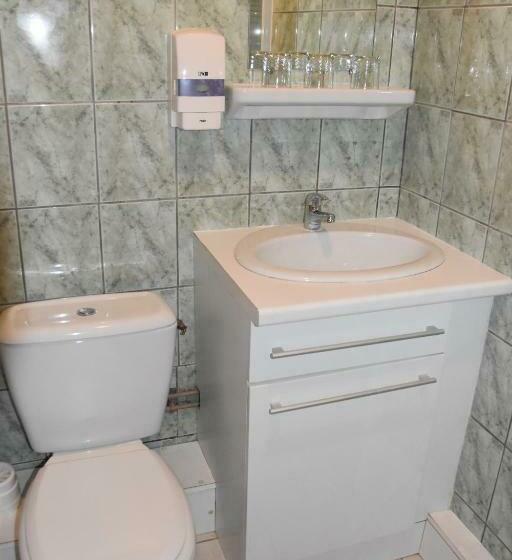 اتاق استاندارد سه نفره, Gai Relais