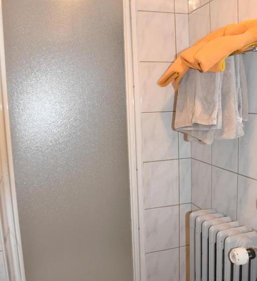 اتاق استاندارد چهار تخته, Gai Relais