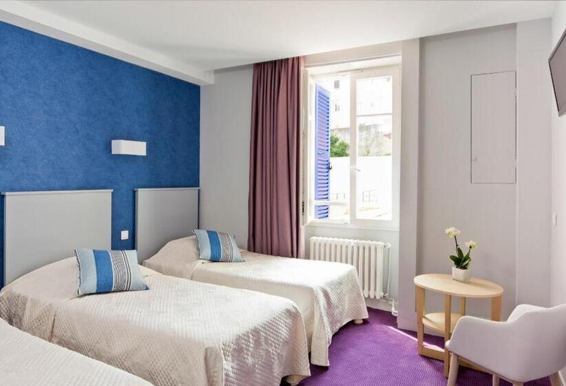 Номер Стандарт Трехместный, Hôtel Le Saphir