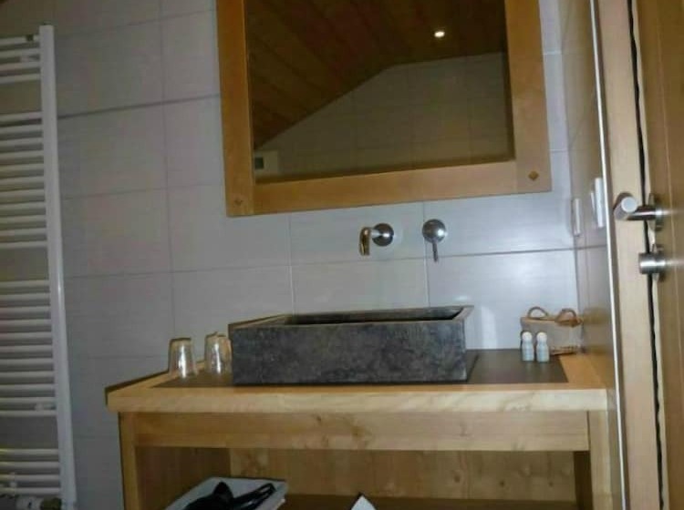 Трехместный Номер Стандарт с Балконом, Hôtel Restaurant Les Sapins Wellness & Gourmet