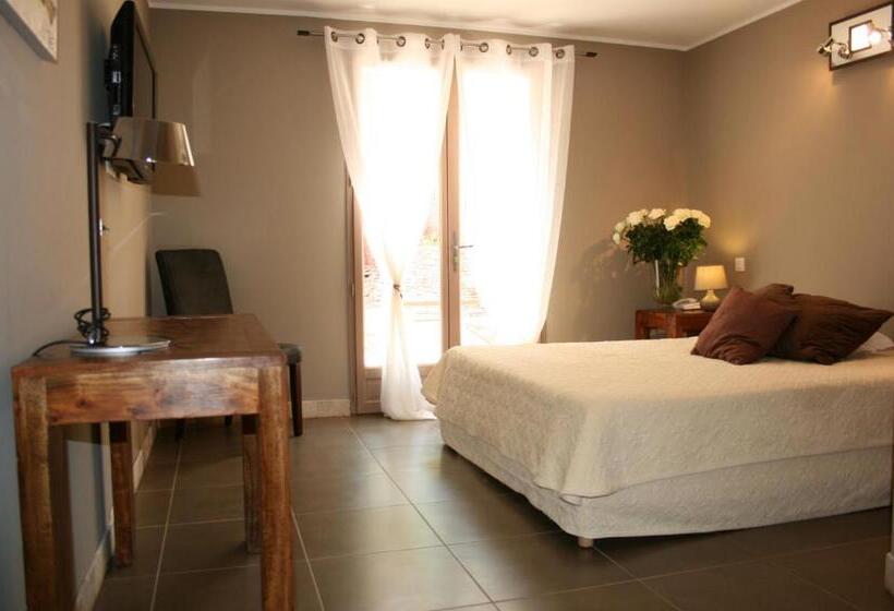 غرفة قياسية, L Hotellerie Kouros