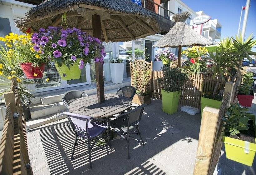 غرفة قياسية مطلّة علي البحر مزوَّدة بتراس, Le Grand Large Bord De Mer Hotel & Appartements