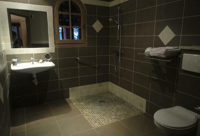 غرفة قياسية, L Hotellerie Kouros