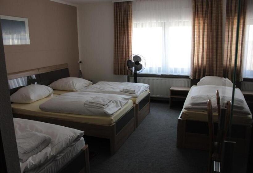اتاق خانوادگی, Airport Hotel Zum Taubengrund