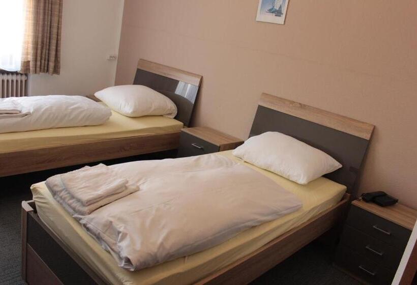 スタンダードトリプルルーム, Airport Hotel Zum Taubengrund