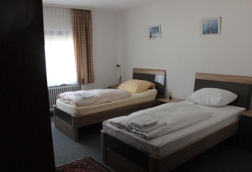 اتاق استاندارد سه نفره, Airport Hotel Zum Taubengrund