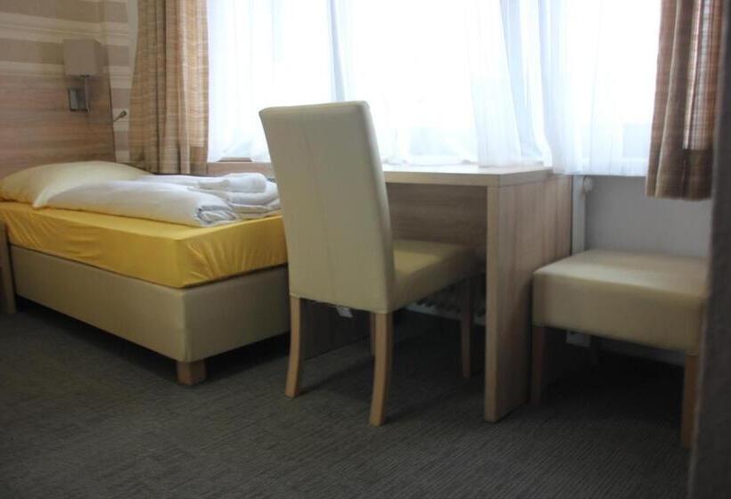 اتاق استاندارد سه نفره, Airport Hotel Zum Taubengrund