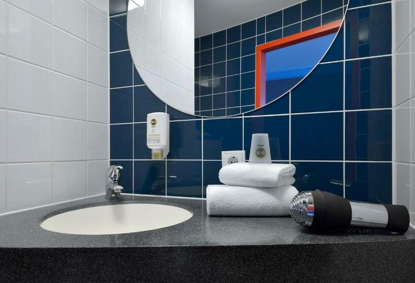 Номер Стандарт, B&b Hotel Saarbrücken Hbf