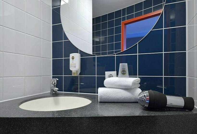Номер Стандарт, B&b Hotel Saarbrücken Hbf