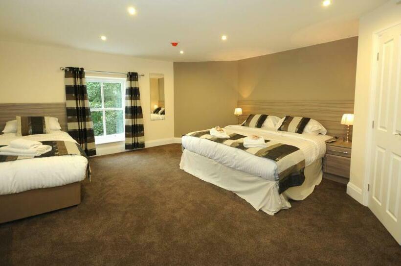 Семейный Номер, Queens Arms Country Inn