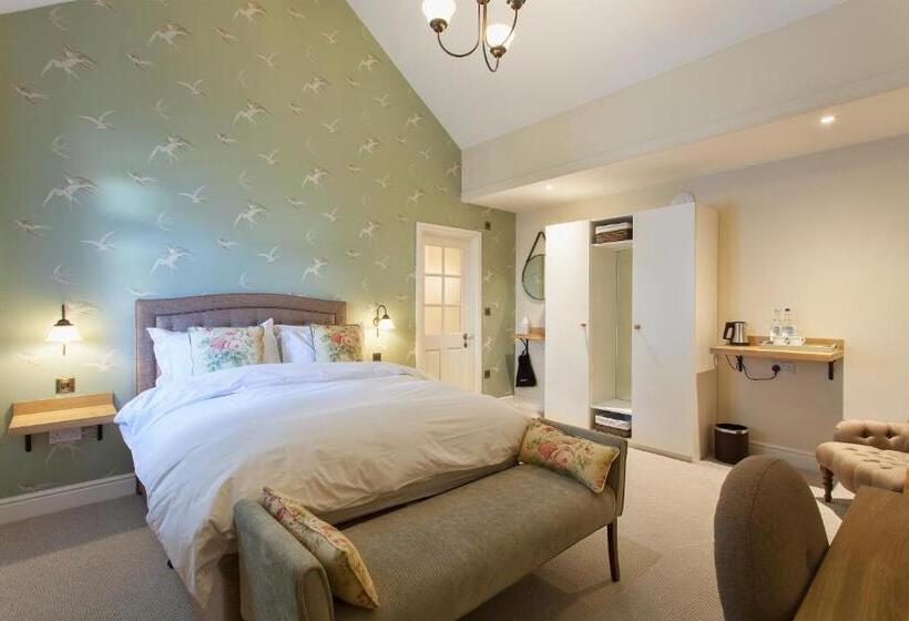 Номер Deluxe, The Inn West End