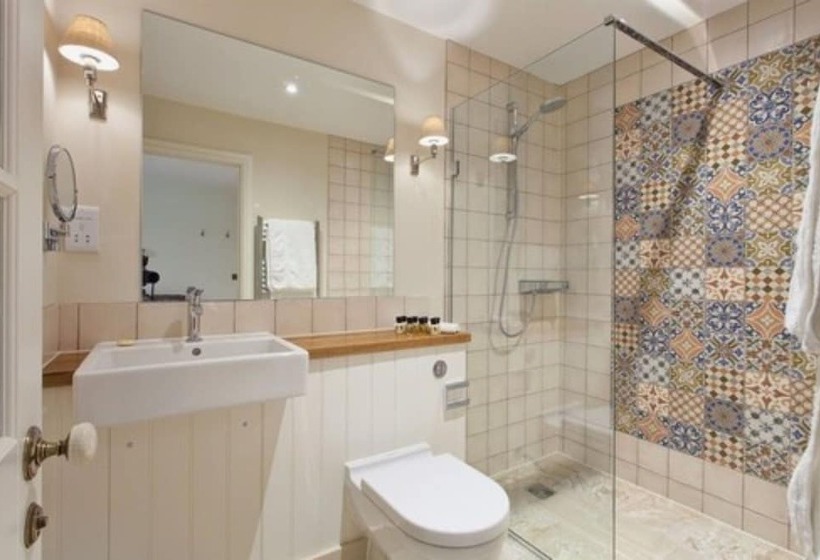 Номер Deluxe, The Inn West End