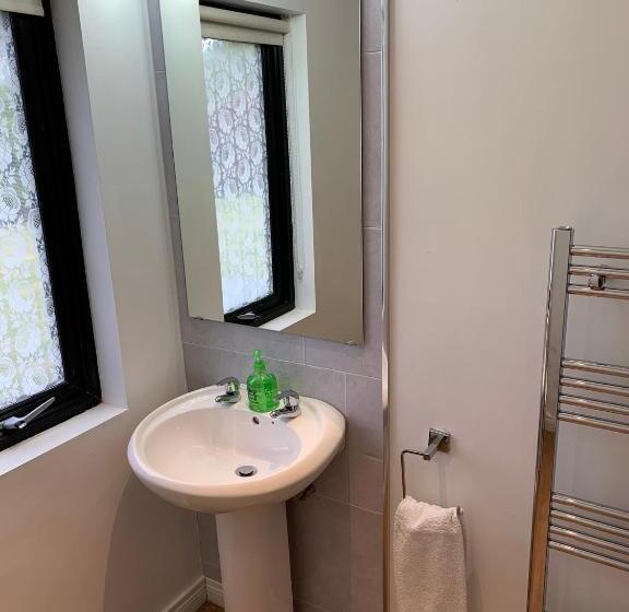 Дом 2 Спальни, The Rocks B&b