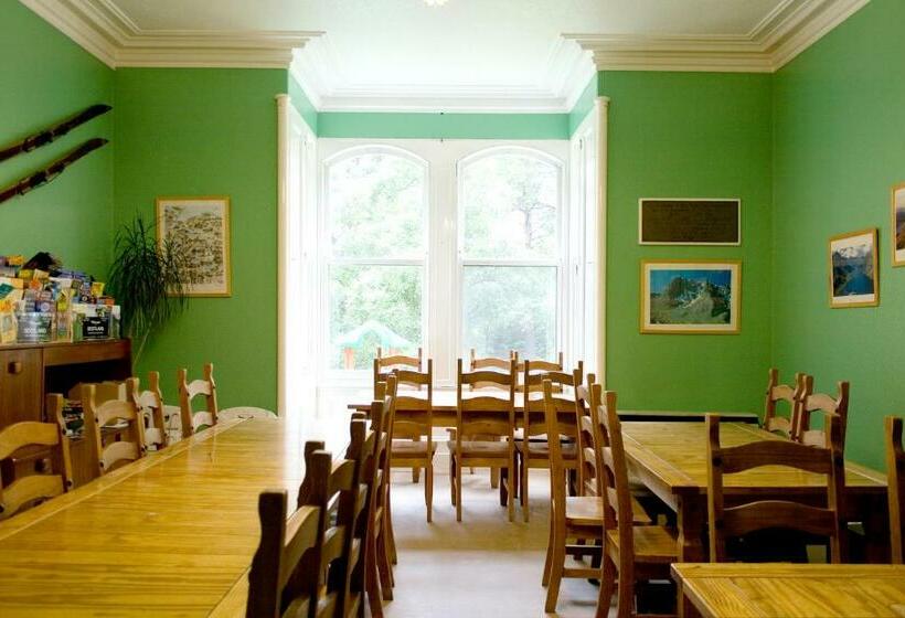 Кровать в Общей Комнате, Braemar Youth Hostel