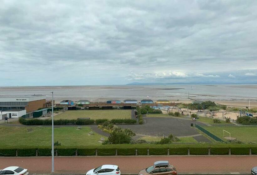 غرفة قياسية مطلّة علي البحر, Savoy