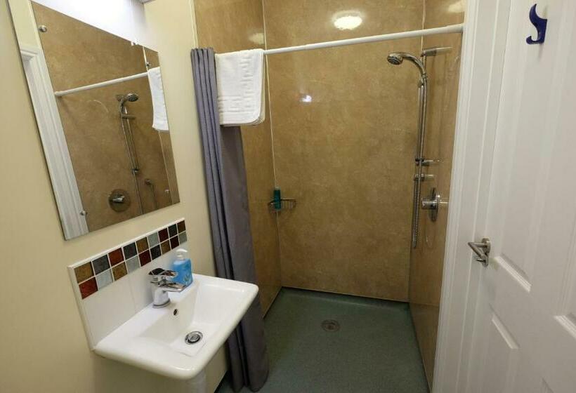 Номер Стандарт, Wayfarers Independent Hostel