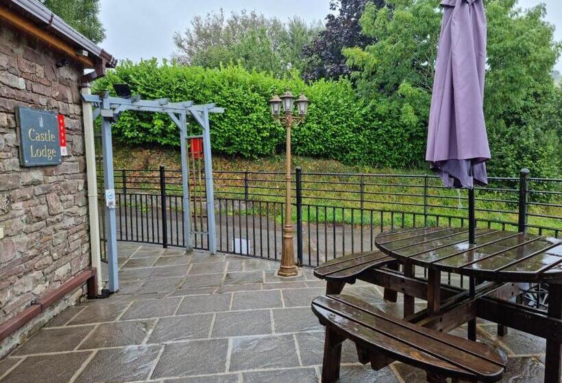 Семейный Номер, Castle Lodge   Brecon Beacons Accommodation