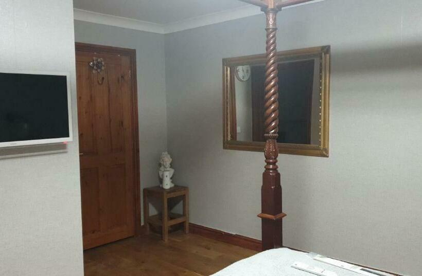Семейный Номер, Castle Lodge   Brecon Beacons Accommodation