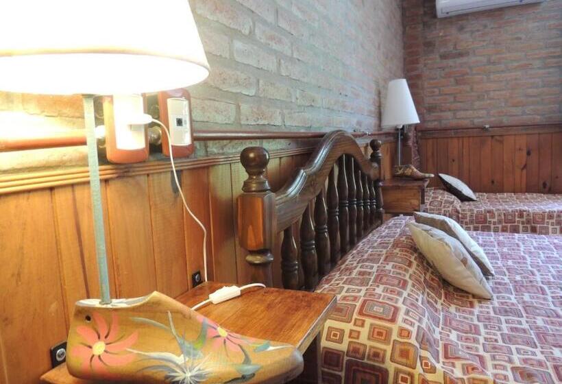 스탠다드 트리플 룸, Hostal Las Golondrinas