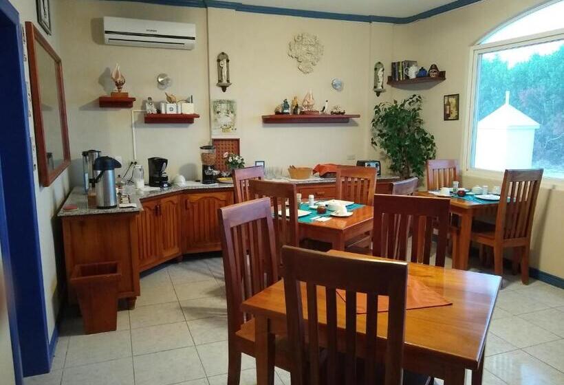 Deluxe Suite Sea View, Drake Inn