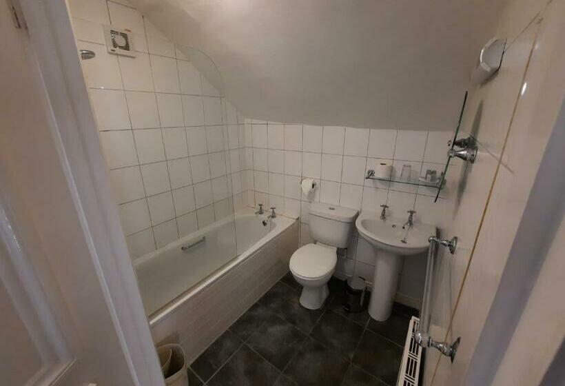 Семейный Номер, The White Cottage