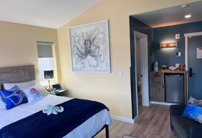 Полулюкс Одноместный с Террасой, Harborwalk Inn