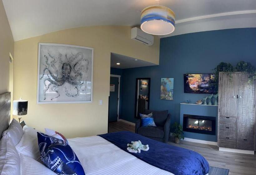 Полулюкс Одноместный с Террасой, Harborwalk Inn