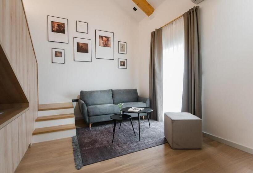 مجموعه ویستا شهر, Boutique Hotel Hoh