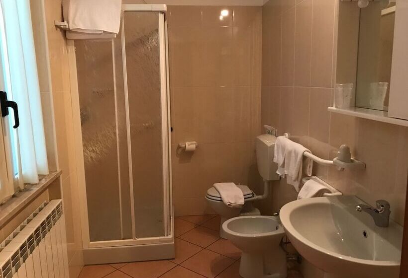 スタンダードトリプルルーム, Albergo Quattro Pini