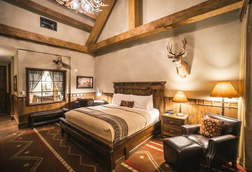 חדר סטנדרט עם מיטת קינג, Big Cypress Lodge