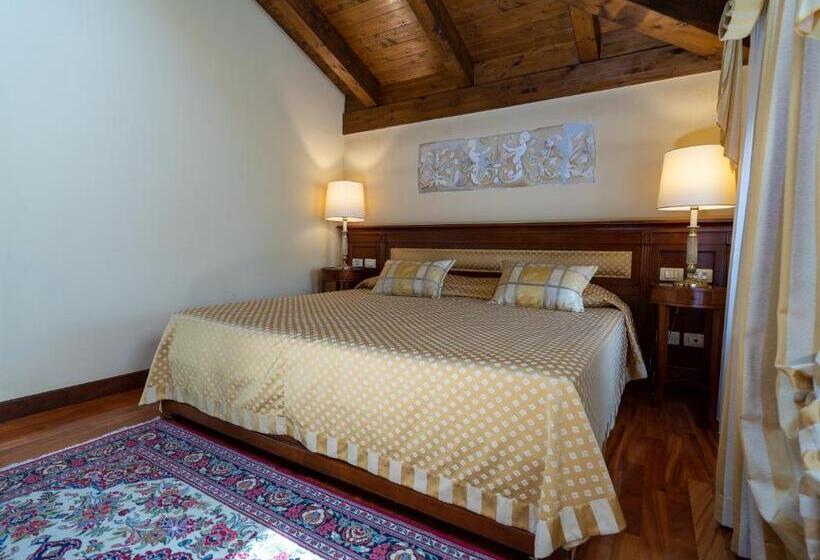 Quarto Estandar, Le Muse