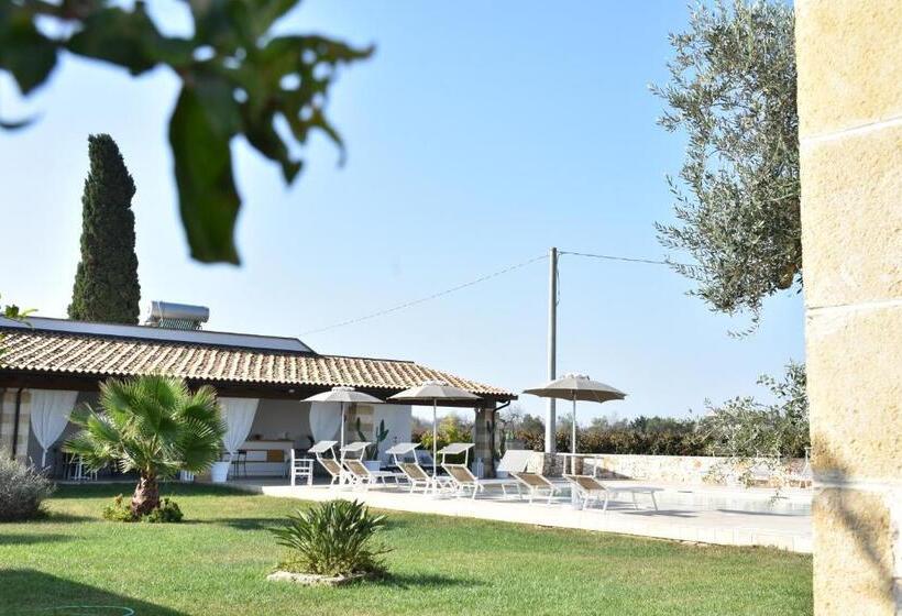 اتاق لوکس با تخت بزرگ, Masseria Tenuta Flora Maria